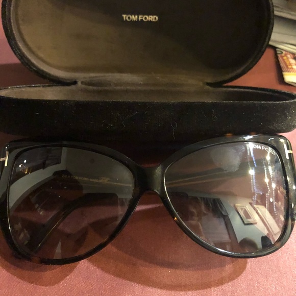 BRAND NEW Tom Ford’s Women’s Sunglasses - Picture 4 of 6